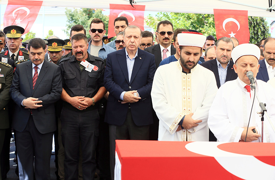 Şehit Halil İbrahim Gürel son yolculuğuna uğurlandı