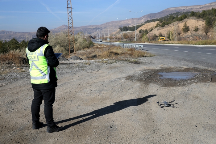 Sivas ta trafik polisleri tarafından drone destekli denetim yapıldı