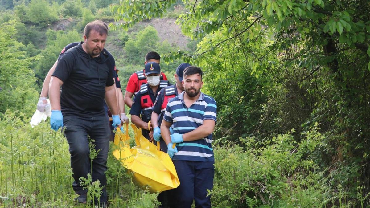 Ormanlık alanda kimliği belirsiz erkek cesedi bulundu