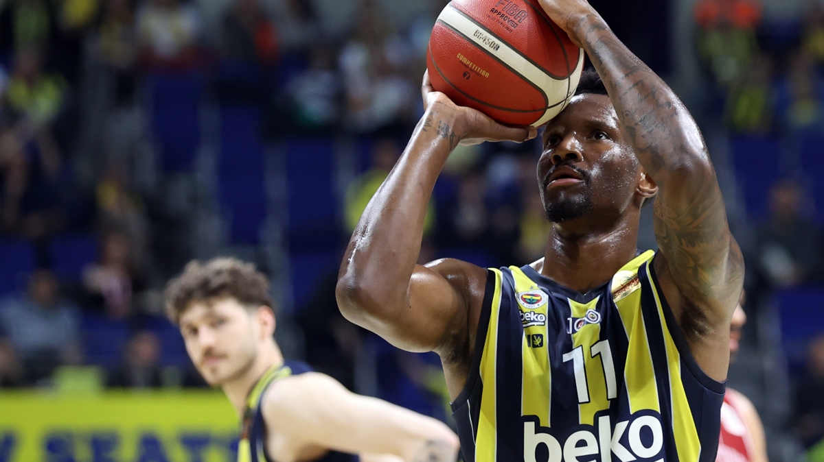 Nigel Hayes Davis ile Fenerbahçe Beko yeni sözleşme imzalıyor