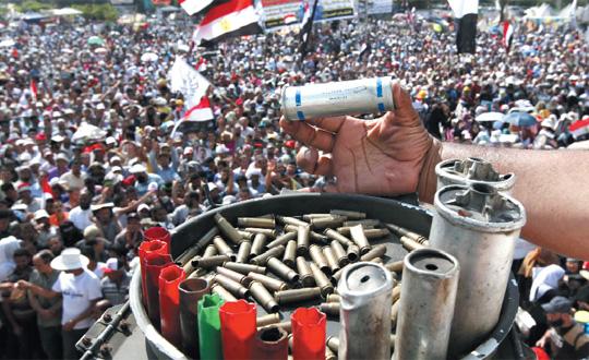 Mısır’da demokrasi ve darbe çatışıyor 