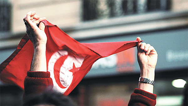 Tunus’ta demokrasiye suikast