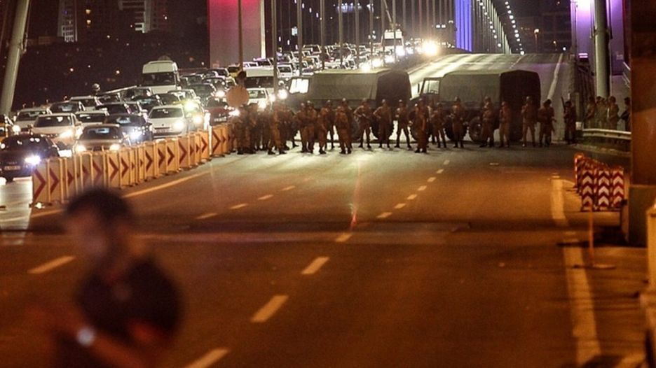 Türkiye Batı’nın çiğnediği demokrasiyi ayağa kaldırdı