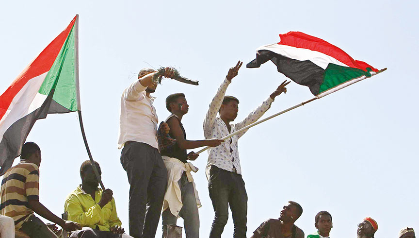 Sudan ve Cezayir'de şimdi ne olacak?