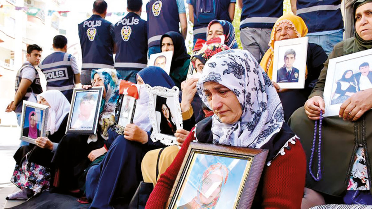 Diyarbakır Anneleri'nin evlatlarını kimden istediği unutturulmamalı