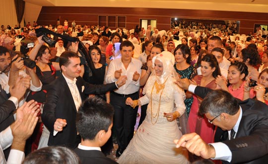 etin Ailesi'nin mutlu gn
