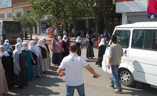 Kadnlar, yolu trafie kapatt