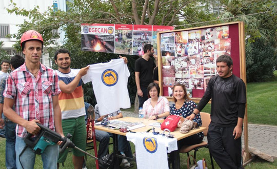 Ege niversitesi topluluklar yeni yeleriyle buluuyor