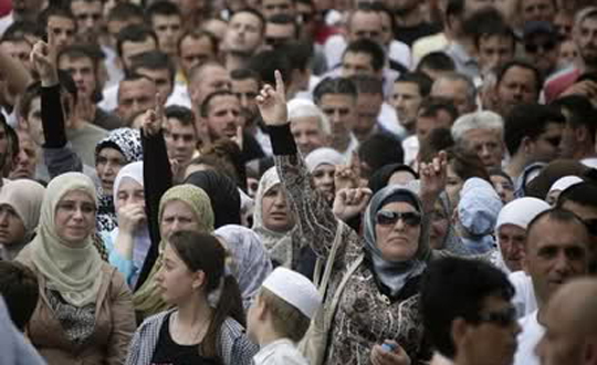 Azerbaycan'da barts yasa protestosu