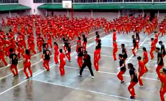 Filipinli mahkumlardan 'Gangnam Style' ovu