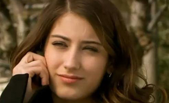 Hazal Kaya'dan teekkr