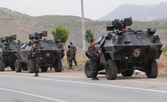 Kahraman polis PKK'llarla tek bana att