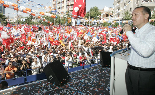 AK Parti'den 'leri Demokrasi Yolculuu' kitab