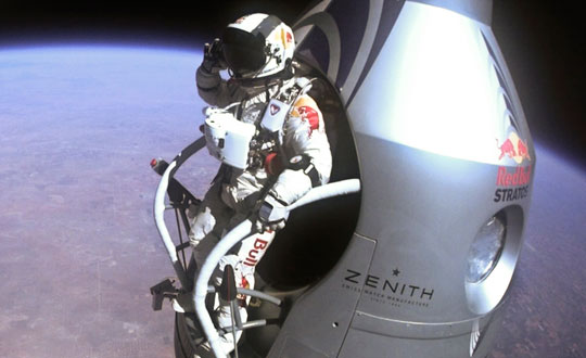 Felix Baumgartner' UFOlar m izledi?