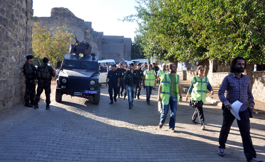 Diyarbakr polisinden vatandaa Krte selam