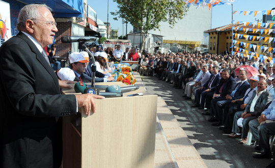 Bakan Gnl: Allah cumhuriyeti kuranlardan raz olsun