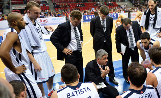 Anadolu Efes zirveyi brakmad