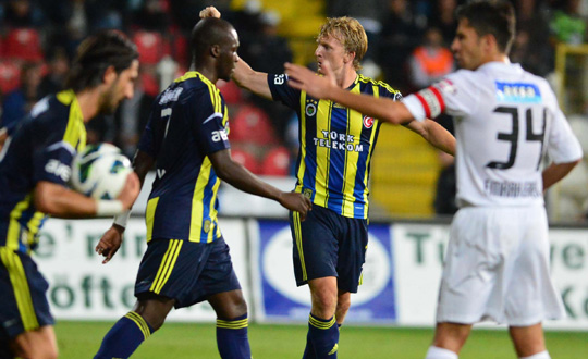 Fenerbaheli iki yldz birbirine girdi!