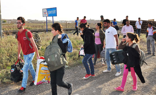 atmalardan kaan Suriyeliler, Trkiye'ye akn ediyor