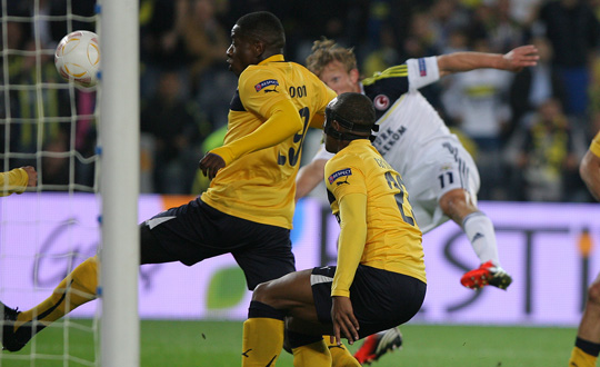 Fenerbahe - Limassol'u Kadky'de 2-0 devirdi