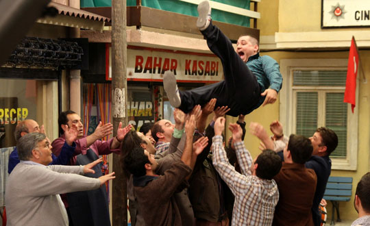 Seksenler'de �ahin askere gidiyor!