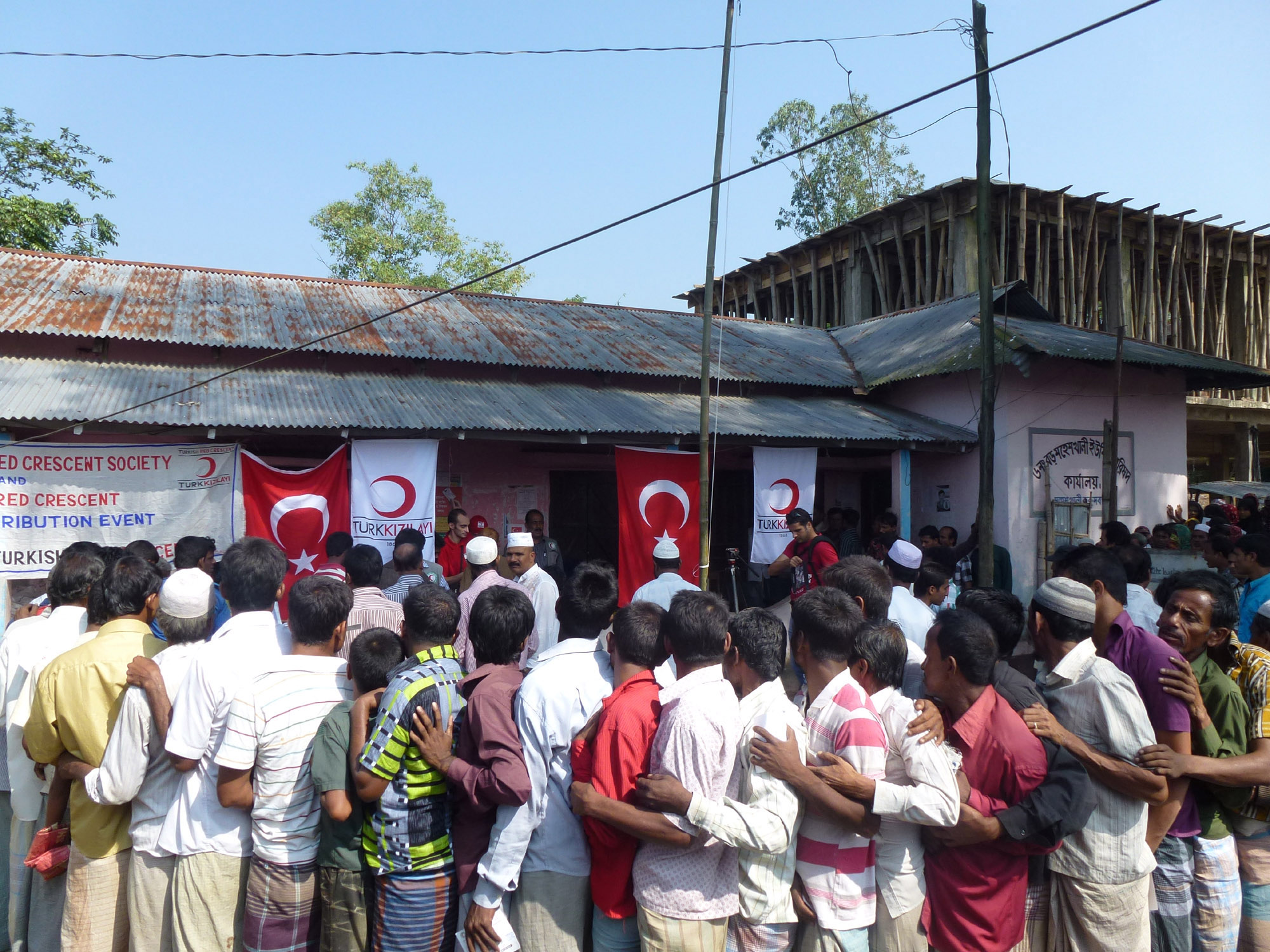 Arakanllara yardm hz kesmeden devam ediyor