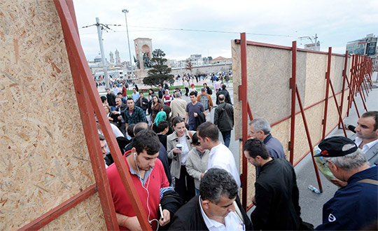 Taksim'de engel atlamaya son!