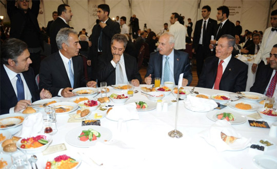 Muharrem iftarna Hseyin Avni Mutlu'nun iiri damga vurdu!