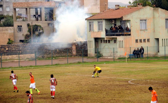 Futbol mana biber gaz aras 