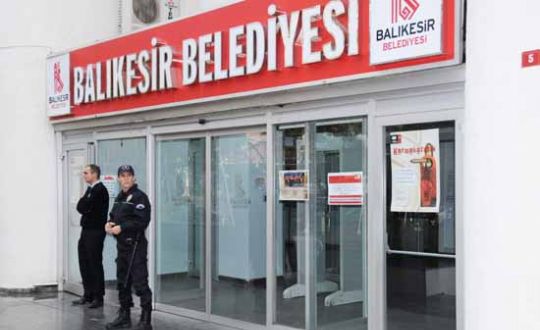 Balkesir Belediyesi'ne operasyon   