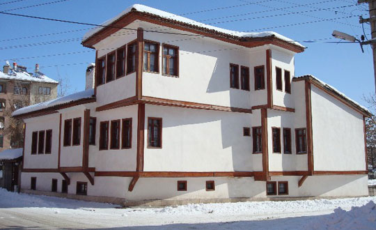 Yenilenen Ak Veysel Mzesi ald