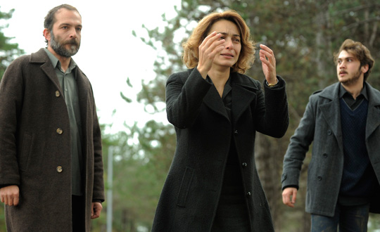 yle Bir Geer Zaman Ki'de Cemile, Osman iin rpnyor