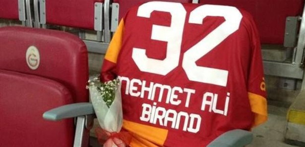 Galatasaray taraftar Mehmet Ali Birand' unutmad
