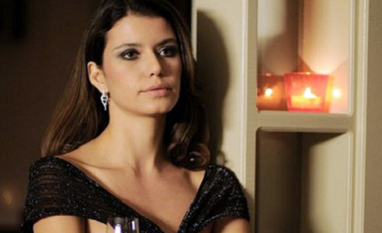 Beren Saat'e 'pme sahnesi' uyars