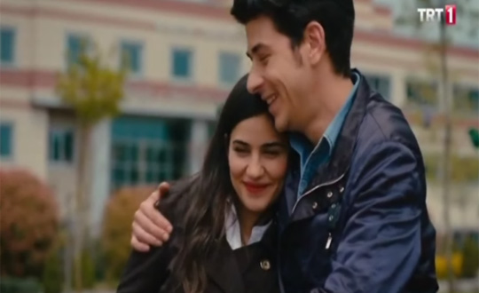 Beni Byle Sev'de Ayem'den byk fedakarlk 29 Nisan 2013 - iZLE !