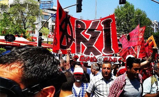 ar'dan en ilgin 1 Mays slogan