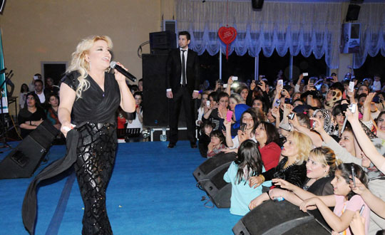 Kibariye anneler g�n�ne �zel konser verdi !