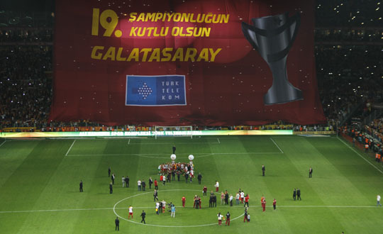 Trk Telekomdan ampiyon Galatasaraya kutlama srprizi