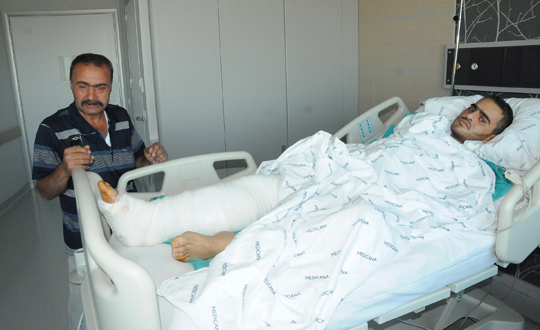 Oğlunun bacağını kesilmekten kurtardı