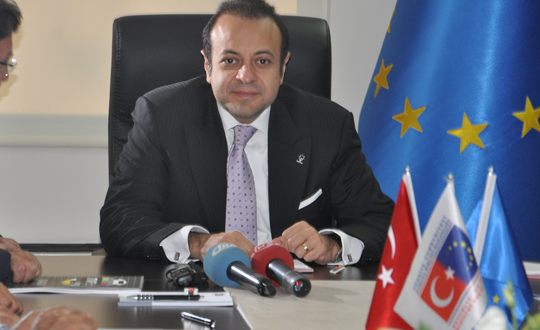 Bakan Ba'tan afak Sezer'e destek