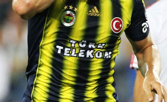 Fenerbahe'de 2 futbolcu yolcu