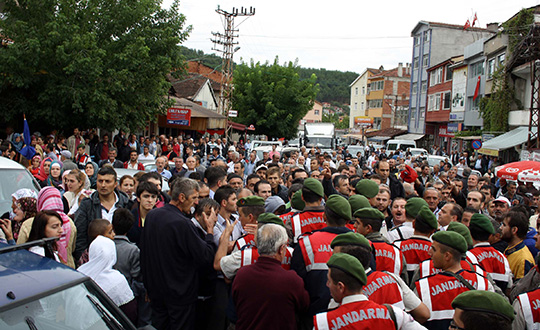 Vali gelene kadar yolu amadlar