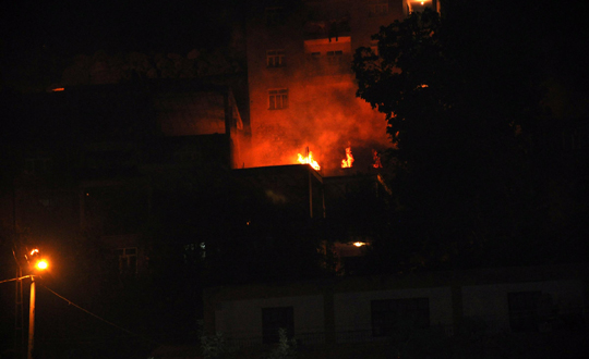 PKK mezarl gerginlii: 2 polis yaral