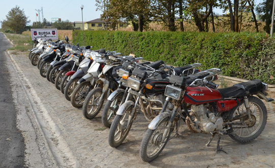 Motosiklet faresi 18 alnt motosikletle birlikte yakaland