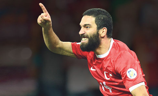 Arda Turan imzay atyor