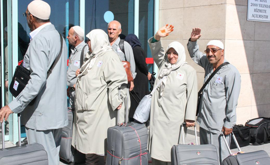 Konya'dan ilk hac kafilesi dualarla uurland