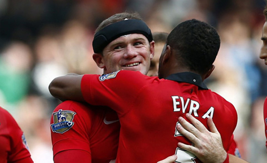 Van Persie ve Rooney el ele!