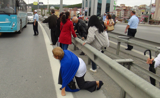 CHP'li  vekiller yolu ard, eylemciler zorda kald