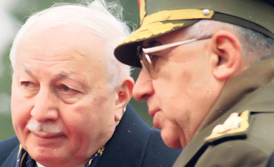 Erbakan'a 10 dakikada imzala basks