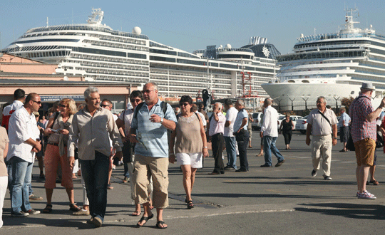  Mula'ya gelen turist says 2 milyon 329 bine ulat